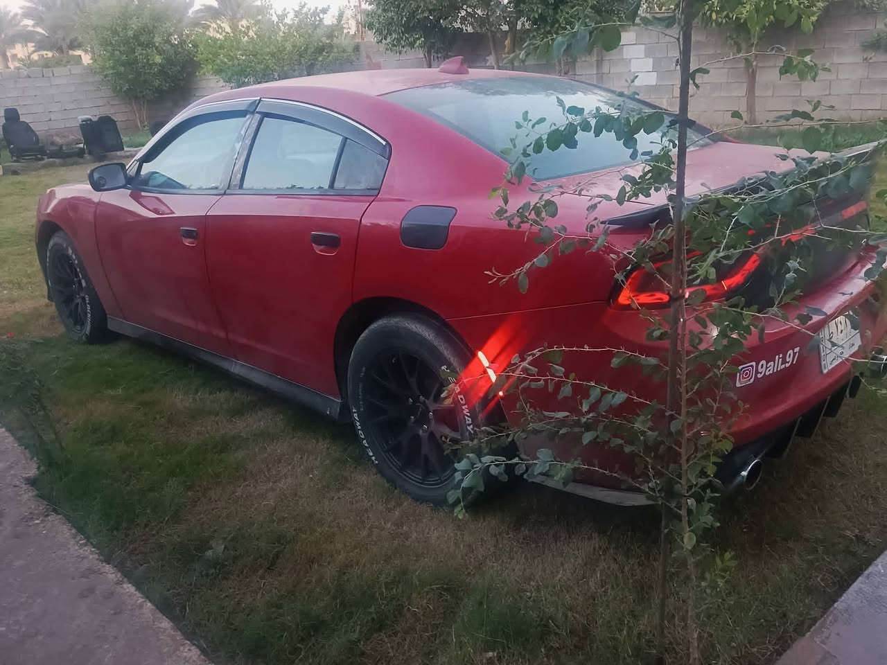 دوج چارچر للبيع
فئة sxT 
لون احمر شذرة
رقم بغداد الماني
بصمات ابواب 2
بصمة تشغيل عن بعد
محرك 3600
كير طيارة (مأوس)
موديل 2015 اصل
شاشة كبيرة كار بلي
قطعتين تبريد
كشنات مخمل كهربائي
تدفئة استيرن +تبريد ثلج 🥶+تدفئة بالكشن
حساسات خلفيه +كامرة خلفيه دوارة
مكينة +كير +اكسل كفاله عامة
تشغيل عن بعد +تحكمات استيرن 
حداديه خلفيه قبل اسبوع سويتها كامله مع الدبلات
ادامه كامله للمحرك
سياره نقصها بس تكحيل شويه وبولش ترجع شركه مفارغ الها بسبب الدوام 
حادثها جاملغات اماميه وبنيد بدون تبديل شرط بدون شواصي ولغود وتكم شرط الفحص سياره بيها قطع صبغ احزام  بدون معجون وهيه مو احزام بس ابيع احزام علمود لا اتعبك ولا تعبني
السعر 155وبيها مجال للشراي واذا اكو مراوس هم اراوس  حسب القناعه 
العنوان صلاح الدين بلد
***********
متوفر واتساب
