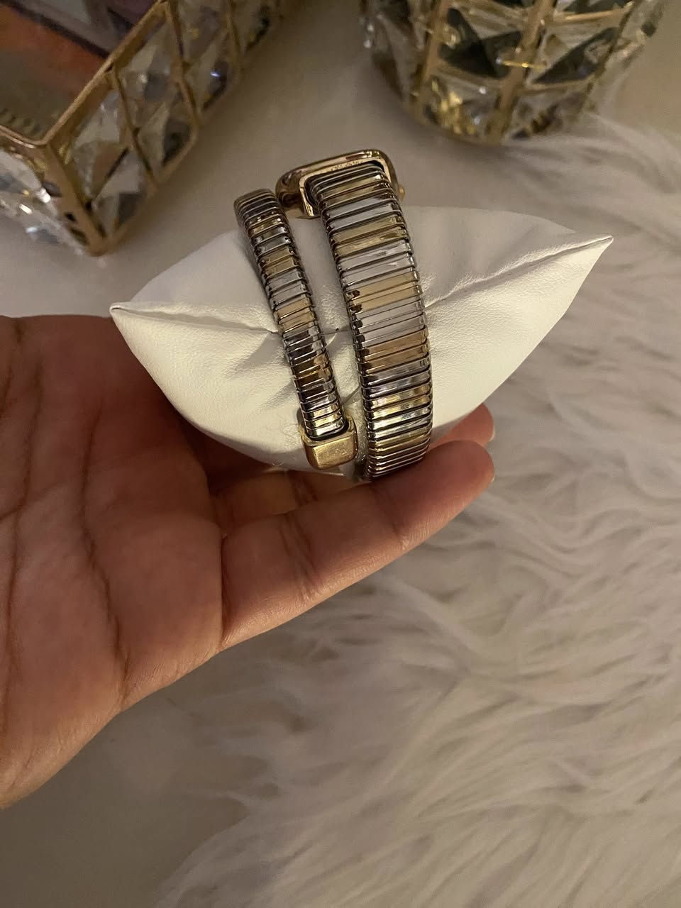 السلام عليكم طلعت ساعه بولغري بهذا الشكل ع اول تم 25واصله


**إذا كنت صاحب هذا الإعلان وتريد حذفه لأي سبب، رجاءا أرسل رسالة إلى الدعم الفني**