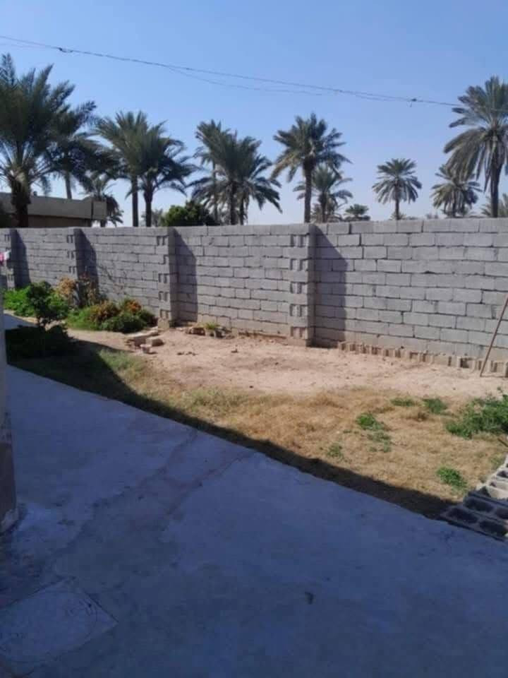 السلام عليكم قطعة ارض للبيع ٨٠٠ متر في منطقة الناحية خلف ملعب البستان تحتوي على بيتين مساحة البيت الاول ٣٠٠ والبيت الثاني ٢٥٠ لبقية التفاصيل الاتصال على الرقم ***********
