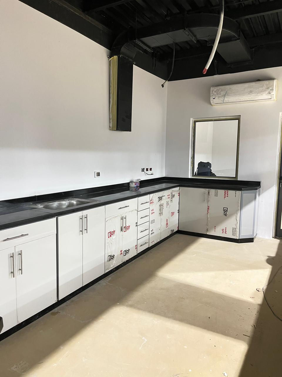 مطبخ HDF تركي.. مظهر الخشب وقوة الحديد! 🪵💪

ليش الكل يسأل عن مطابخ الـ HDF بصفحتنا؟ لأنها تجمع بين الشكل الراقي والمتانة العالية:

🌟 تركي أصلي: نستخدم أفضل الألواح التركية المعروفة بمقاومتها للرطوبة والحرارة.

🌟 تصميم ذكي: استغلال كل شبر بالمطبخ، مع مكان خاص للطباخ والميكروويف ليظل مطبخكِ مرتباً دائماً.

🌟 إكسسوارات فخمة: يدات ومفصلات درجة أولى تضمن لكِ سلاسة بالاستخدام لسنوات طويلة.

نحول حلمكِ بحصولك على مطبخ مثالي إلى واقع ملموس! 📍 البصرة – الأمن الداخلي. 📞 اتصلي بنا الآن: 0775 739 3226

#الرافدين_للألمنيوم_***********  
#كاونترات_ألمنيوم_***********  
#كاونتر_HDF  
#البصرة  
#شغل_راقي  
#تصميم_مطبخ
