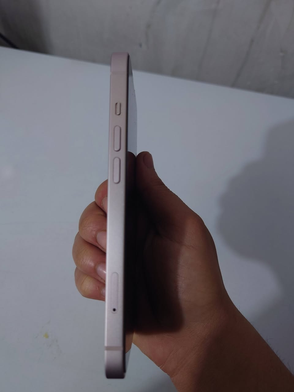 اعادة نشر بسبب الوعود الكاذبة 
ايفون ١٣عادي ذاكرة ٢٥٦ بطارية ٩٦ نموذج امريكي شريحة عادية + شريحة ثانية الكترونية الجهاز مكفول ما مفتوح ولا مبدل بيه شي عنواني بغداد  رقم الهاتف ***********
