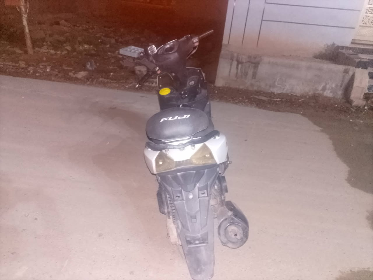 سلام عليكم دراجه اف اس للبيع مابيه شي  كل شغال بس السلف كاعد ديالى بعقوبه التحرير السعر خاص
🫡🫡


**إذا كنت صاحب هذا الإعلان وتريد حذفه لأي سبب، رجاءا أرسل رسالة إلى الدعم الفني**