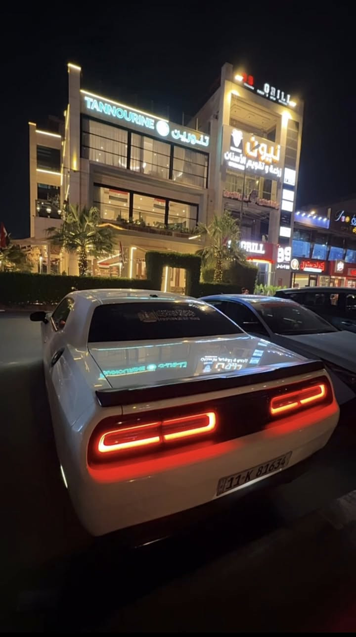 جالنجر 2023 ماشيه 32 الف نصبتها كلش حلوه السياره محرك 3.6 v6 بيها اربع قطع السياره وبل قماره طختين مبينات بل صور بسبب النقل وعايفهن ممسويهن حته المشتري يعرف سبب النقل السياره عليهه منضومة زنون اصلي
بيها كت هلكات السياره خير من الله ربع متصرف عليها صدر امامي جديد كلنه نعرف خواتها بيش بل سوك السياره عارضها ب178$ وبيها مجال حك الجيه 
مكانها بغداد الامين 
واتساب ***********
