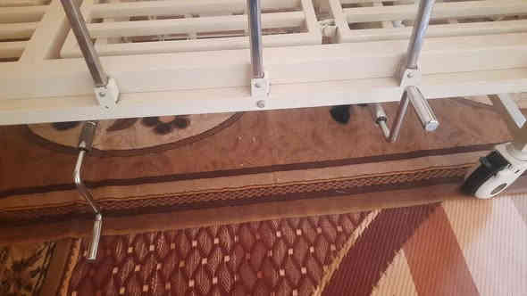 جرباية ( سدية ) للبيع 
تفيد الي عدهم مريض مقعد والي عندهم عيادات
تجي ملحقات كاملة وياها

ملحقاتها: 

فراش للسرير
طبلة طعام
حاملة مغذي
حوض للحاجة ( بول او غائظ ) أكرمكم الله

مميزاتها: 

تقلب الشخص او المريض للجهتين ( يمين و يسار)
ترفع ظهر المريض او تكعده 
ترفع الرجلين ( الاقدام ) 
فيها فتحت وسط لقضاء الحاجة في الحوض

مستعملة مرتين فقط
للإستفسار على الرقم الاتي :

*********** واتساب
*********** خط
