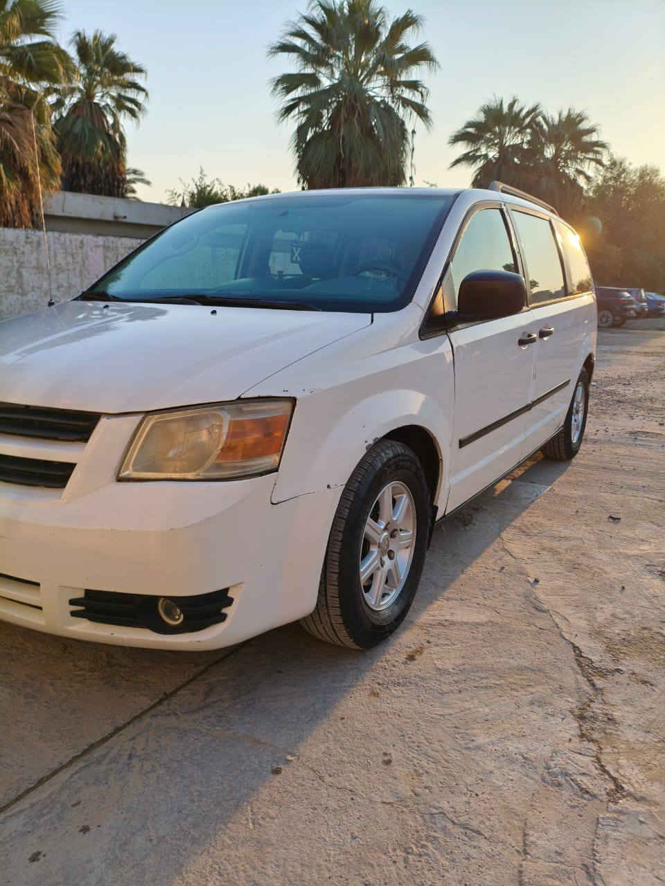 السلام عليكم
دوج كرفان 2008 مكينه 3800 جديده ضفيره جديده تخم تاير جديد تبريد 3قطع غرفتها حلوه السونر موجود السعر 115 وبيها مجال رقم واسط مكاني كاضميه ***********
