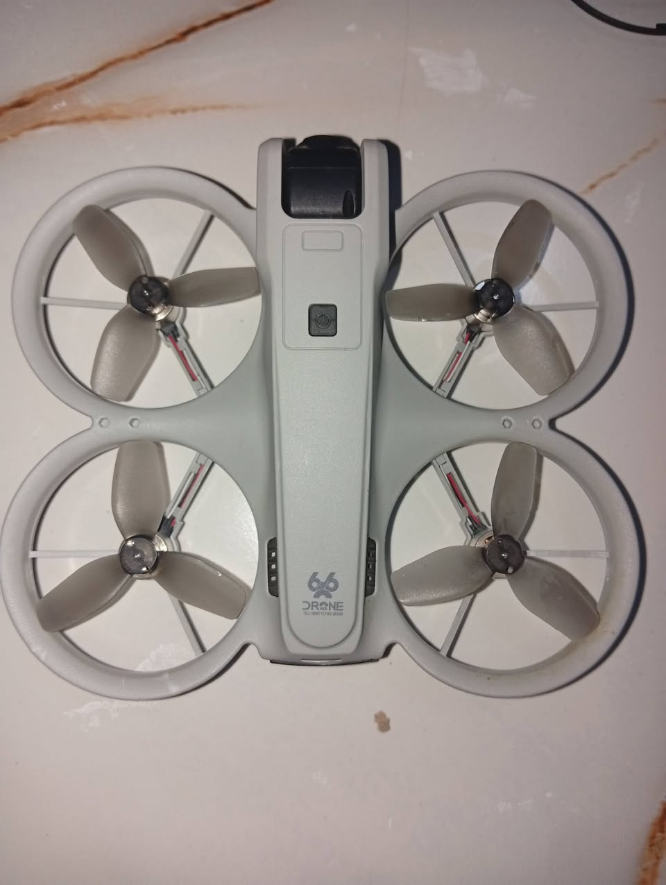 طياره درون للبيع جديده مامستعمل شغاله بيها كامره مكفوله قيم وخذ ***********
