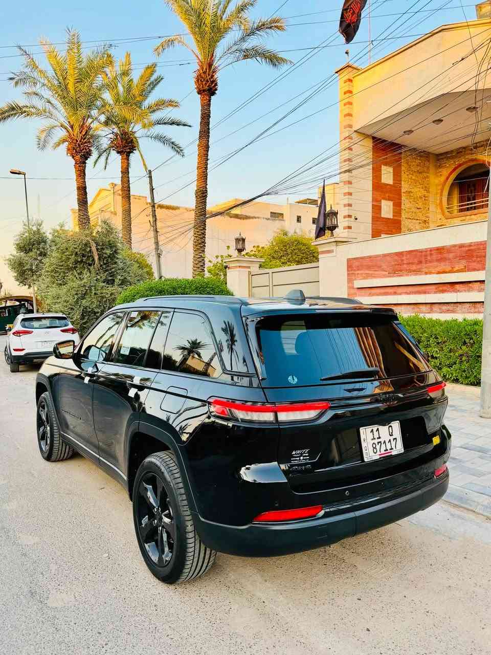 سلام عليكم
جيب ( بلاك توب ) 
موديل : 2022 
ماشية : 50 الف 
المواصفات 
بصمة 
تشغيل عن بعد 
تحكم ستيرن جهتين 
كروز سرعة 
شفتات ستيرن 
الدشبول ديجيتال 
شاشة 
كاميرا 
رادارات 
قيادة ذاتية 
تحديد مسار 
توقف ذاتي 
صندوك كهرباء 
 5 راكب 
قطعتين تبريد 
كشنات جلد 
كشنات كهرباء 
كشنات تدفئه 
ويل كب بلاك 
 شاحن موبايل 
لايت زنون 
حساسات 
فور ويل 4x4 
مكينة 6 سلندر 
 3600 
(رقم بغداد الجديد مشروع وطني بأسمي )
السعر :270 وبيها مجال بسيط 
الحادث : فقط البنيد امبدل اصلي بلادي بدون صبغ دعاميه راجعه نفسه بدون شاصي ولغد وبراكيت كفاله مرفق صور الحادث 
مكاني بغداد المشتل : *********** 
بلا زحمه اخوان اني غير متواجد ع انترنيت فقط اتصال
