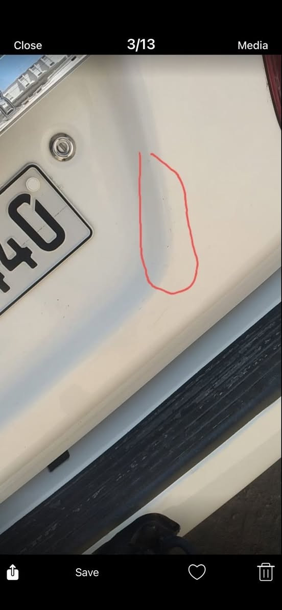 سلام عليكم 
لاندكروز 2005 فوووول مكفوله مو الضربه والبارد ماعدا شخوط موضحة بالصور مكينه وكير واكسل جديد كارتون وبشرط حدادية 100/100 تخم تاير جديد GXR مكينة 6 سلندر 4500 
تحويل بشرط والرقم مو وياها اخلي بيها رقم جديد 
السعر 220 وبيها مجال للطيبين 

رقم الموبايل ***********
