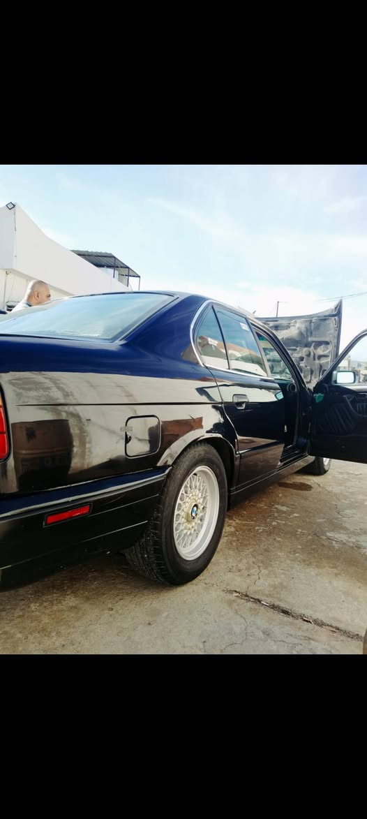 سلام عليكم للبيع BMW موديل ١٩٩١ ألماني السياره ٥٢٥ بلاد  محرك عدل كبس هزه وسنويه جديده لحد ٢٠٣٠ وبيها دفتر بانزين مابي اي ظرر صبع عام جماليه  رقم اربيل  السياره باسمي السعر  ٧٠$ وبيها مجال قليل الشراي يخابر عالرقم  ***********
