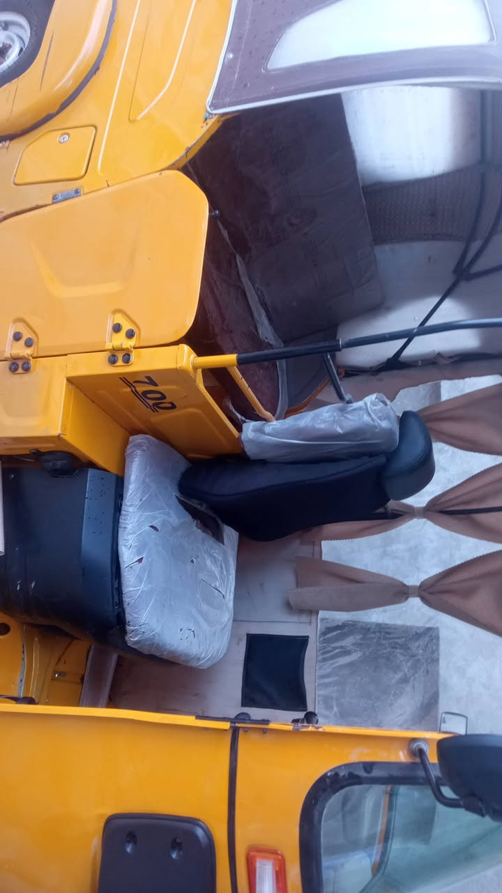 تكاتك للبيع موديل 21 اوراق خالد وصادق المحرك مجفت شركه مره وحده والكشر شوفت عينك ***********
