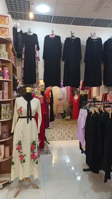 مجمع كوزمتك وملابس نسائيه واطفال كامل للبيع
. مجمع الاميرات..  كامل متكامل. مكان سوق الشيوخ قرب جامع سيد جعفر شارع المجمعات قريب مجمع صلوات. كااامل مابيه اي نقص   للاستفسار التواصل ع الرقم. ***********
