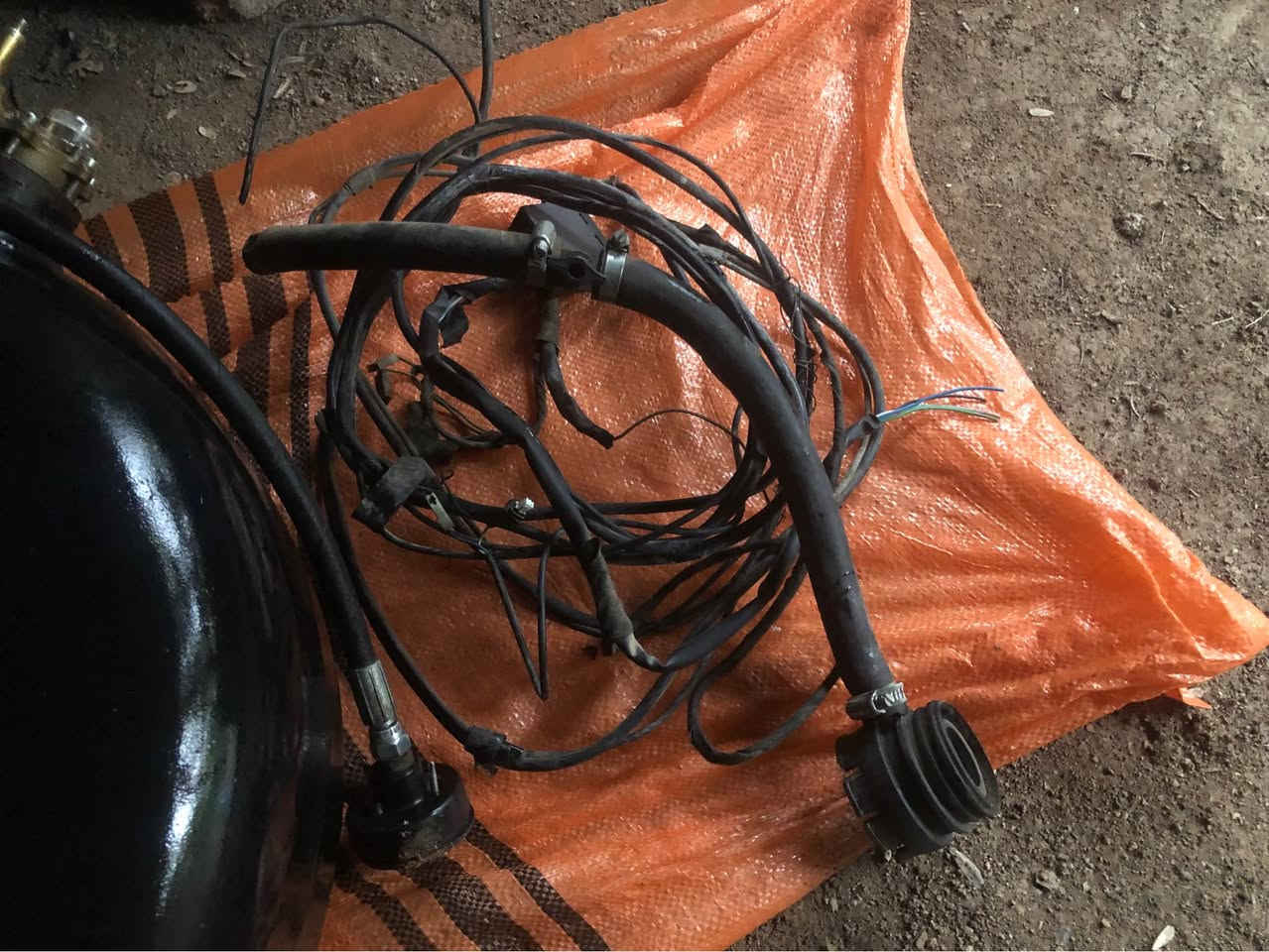 غازی ئێرانی لۆ فرۆشتن زۆر خاوێنە و بێ موشکیلەیە 
هەموو ئەشیای خۆی لەگەرە و زۆر مەزبوتە 
مالی دۆستە و دەرەجە یەکە 
هەولێر/ بحرکە 
بۆ نرخی تێل  بکە لۆ. ئەو ڕەقەمە(***********) أربيل, العراق
