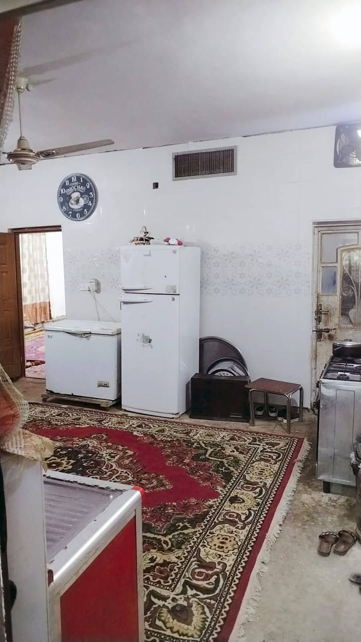 بيت طابقين ملك صرف للبيع مساحه 310متر 
في المحمودية حي العسكري 

مكان قريب 

تفاصيل البيت

يتكون من استقبال مطبخ صاله واربع غرف نوم 

وحديقه وكراج 

مكتب الخالدي ابو يزن 

***********

***********

***********
