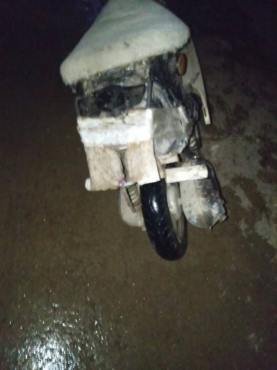 السلام عليكم عندي هذا الموتور للبيع طالب عليه 100,000 شرق ماكينه رقم واحد وشاصي كل شي ما بيه الله بداكم جديد طق الساند اريد ابيعه ***********
