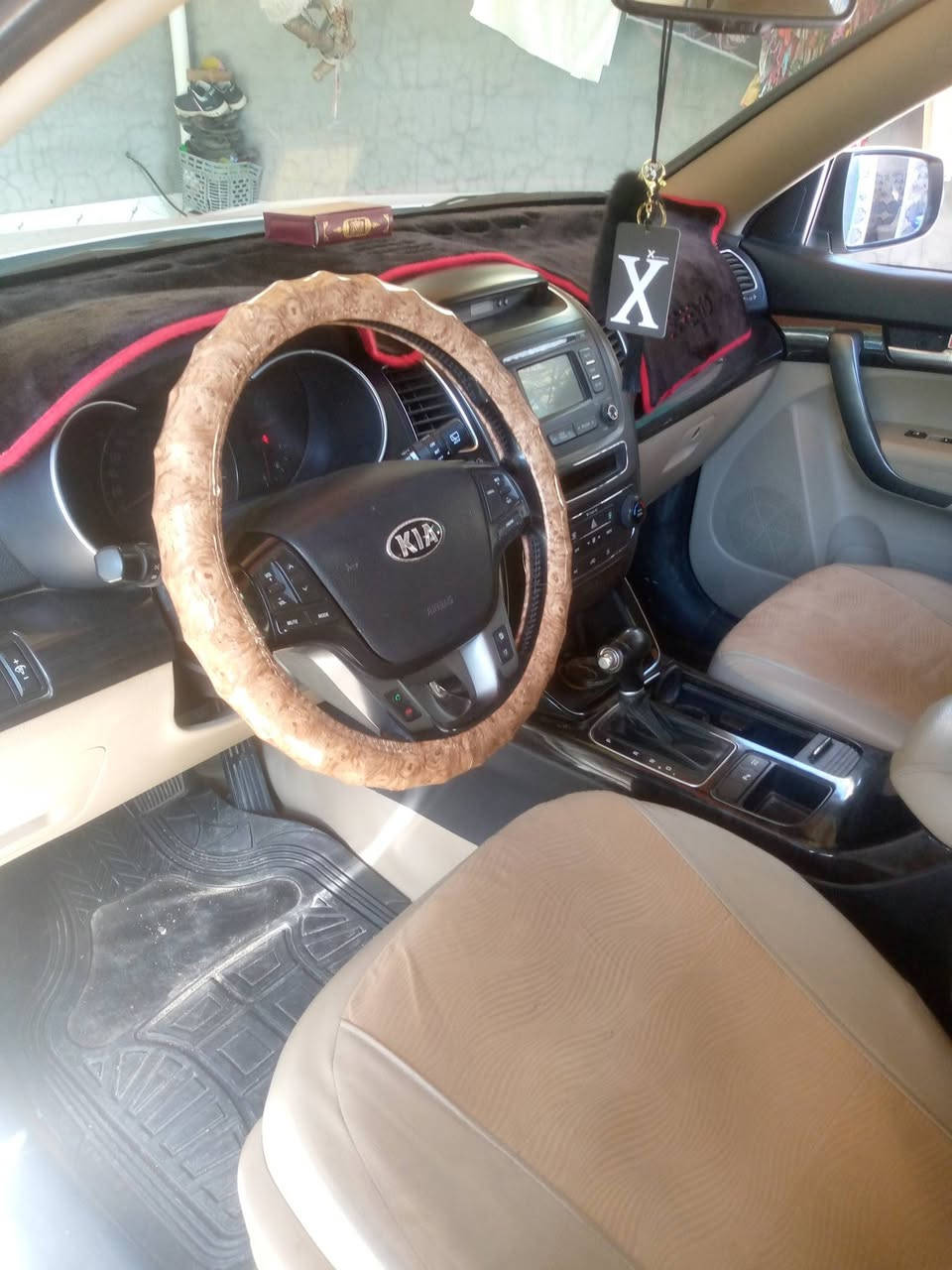 السلام وعليكم سورنتو موديل 13شكل 15للبيع باسمي بيهه 3قطع صبغ بدون دواخل محرك مامفتوح 6سلندر فول مواصفات كشن كهرباء تحكم ستيرن جهتين السعر المطلوب 152وبيه مجال قليل العنوان ديالى الإتصال على الرقم ***********
