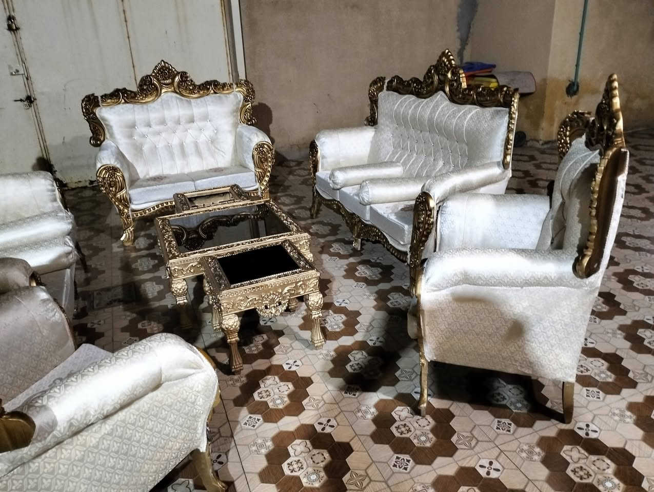 تخم ملكي مع طبلات جديد غير مستخدم 10نفرات السعر 450الف قفل مكلف بلنشر والشراي يتصل بالرقم ***********المكان بعقوبه بهرز
