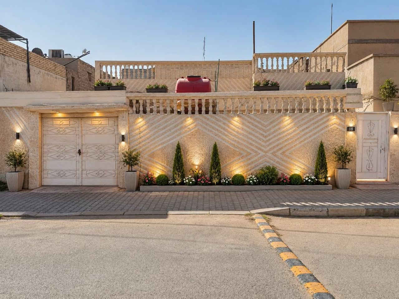 السلام عليكم اخوان عندي بيت للبيع بالرميثة حي العسكري قرب جامع الحسن العسكري مباشرة مساحة البيت ٢٦٥ م٢ بناء متوسط درجة العمران بيه ثلاث غرف ومطبخ وهول وبراني نقل ملكية صرف غير محجوز حر  للاستفسار الاتصال بصاحب المكتب *********** ابو عباس المرشدي
