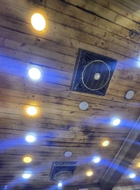 ديكور محل للبيع . خشب مصفى محروك  33 قطعه 300×14 سقف 30 قطعه 255×14 جد...