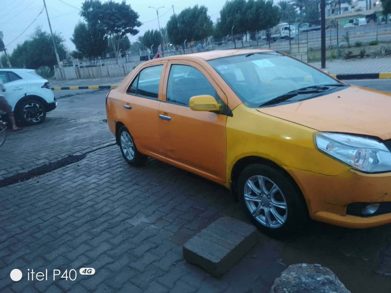 السلام عليكم شباب سياره جيلي موديل 13سياره جاهزه مصفره هيئه وغرامات السعر35بيه مجال  مكان السياره بغداد الدوره الاستفسار على هذا ***********
