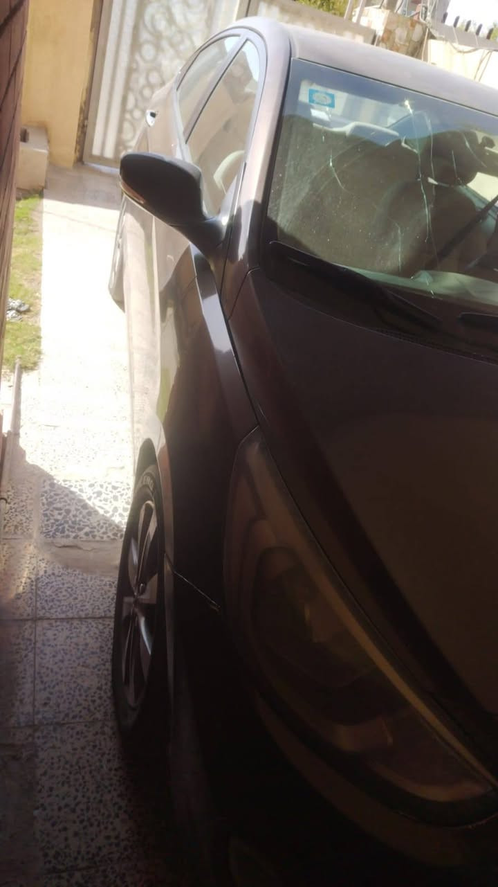 سلام عليكم اكسنت خليجي موديل 2016السياره حلوه كير ومكينه وتبريد بيه صفحه صبغ مال السايق ومبدل باب خلفي السعر 86 وبيه مجال ***********
