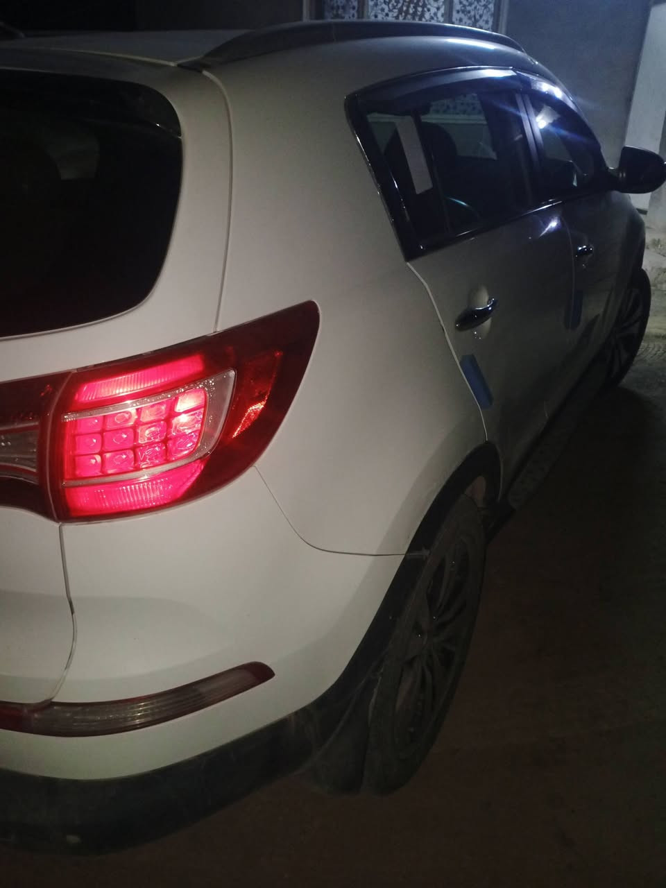 السلام عليكم ورحمه الله وبركاته 
سياره سبورتج  ١١ محدثه ١٥  سياره حلوه ومكفوله كفاله عامه من الصبغ والتبديل بيه بارد فقط  وموضح بسونار سنويه جديده وارقام انكليزي 

مكينه ٢٠٠
دبل اشاير بالمري 
رقم بغداد 
اللون ابيض 
بانوراما 
شاشه 
 السعر( ١٤٠ ) وبيه مجال قليل
  علما المحرك (مفتوح )
بس مكفول من التبخير ومن اي شيء مكفول  
*********** واتساب
***********
