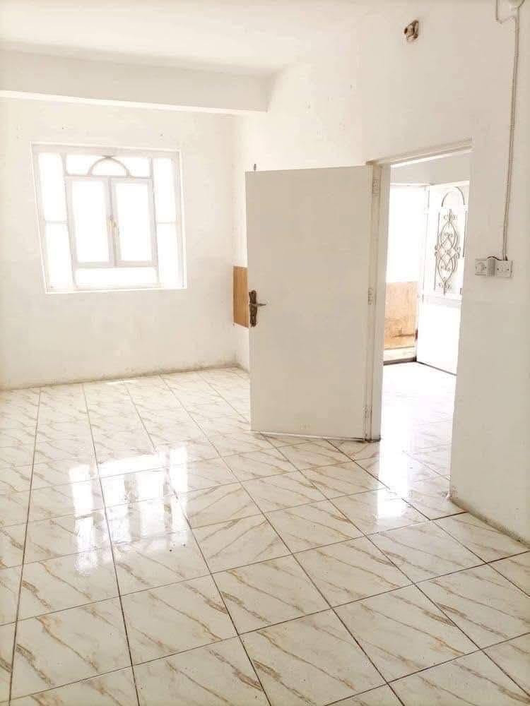شقه الايجار  🏠طابق ثاني  

يحتوي على غرفه نوم وكنيدور مفتوح عالمطبخ وصحيات 

الموقع 🌏الاسكان مقابيل مستشفى الجمهوري 

الاستفسار الإتصال بالرقم  ‎***********متوفر واتساب
