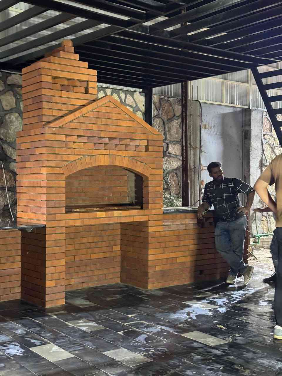 من موقع التاجي 
الحمدالله تم اكتمال باربکیو 
بماده جف قيم  التراثي البغدادي 
تحتوي علا 
1 شوايه سمك 
2 شوايه كباب 
3 تنور مندي 
4 سنك و ميز تجهيز 
5 طباخ 
6 مخزن حطب او فحم 
اتمنا ان ينال اعجابكم اخوكم مقتدى ***********
