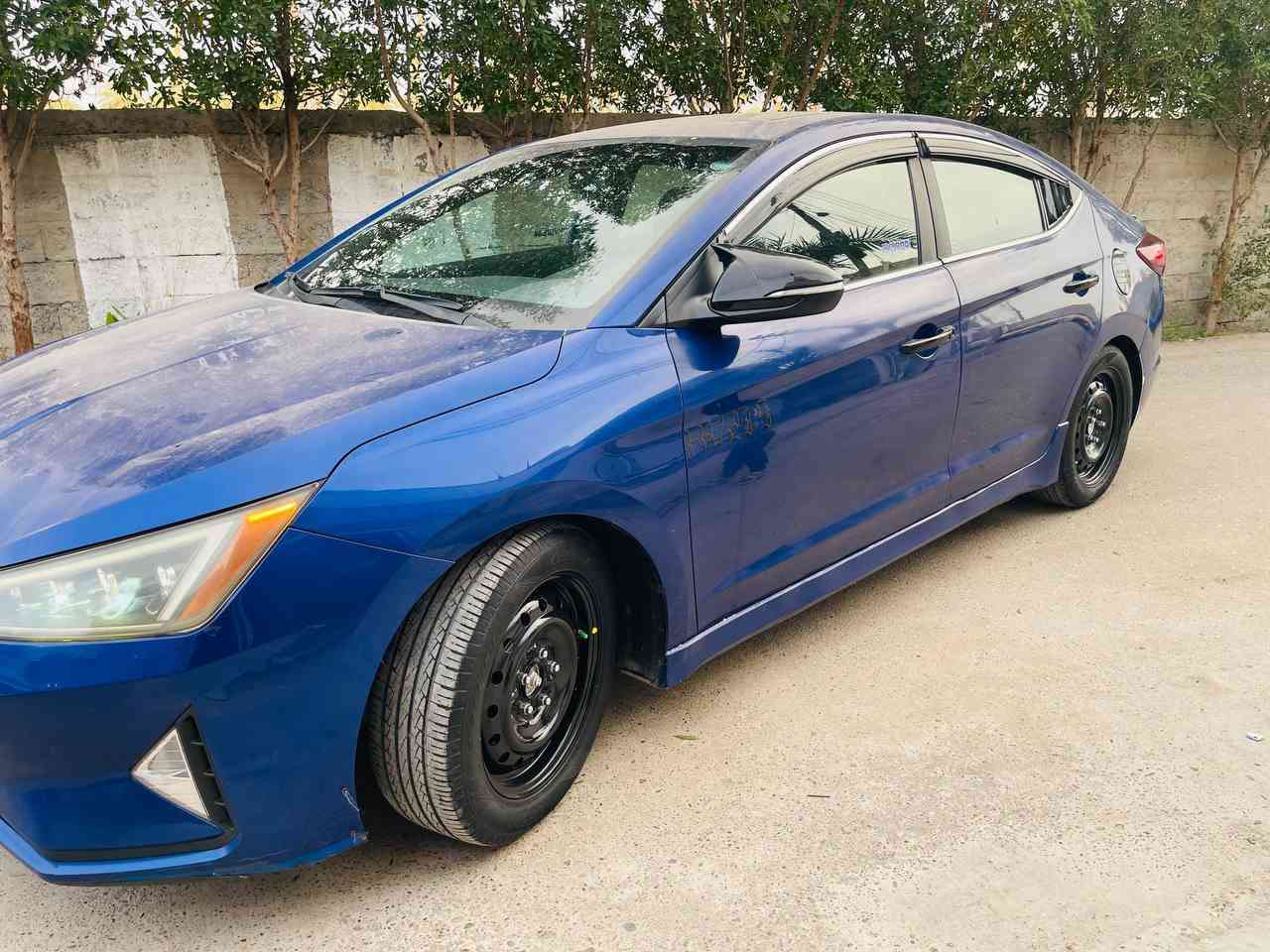 لنترا سبورت 2019 كيررر عادي *********** 
المواصفات 
1 بصمه تشغيل وابواب
2فتحة سلايد
3 كشنات جلد
4كشنات تدفئة 
5 لايت عدسات كهربائي زنون فلاش
6لدات امامي 
7لدات خلفيه
8شاشه كبيره
9رادارات 
10كاميرا امامية وقيادة اليه تتوقف سياره وحدها
11 كاميرا خلفية
13 محرك تيربو 1600 
14 كير سبع نمر مع البك
15 ستيرن حرف دي
