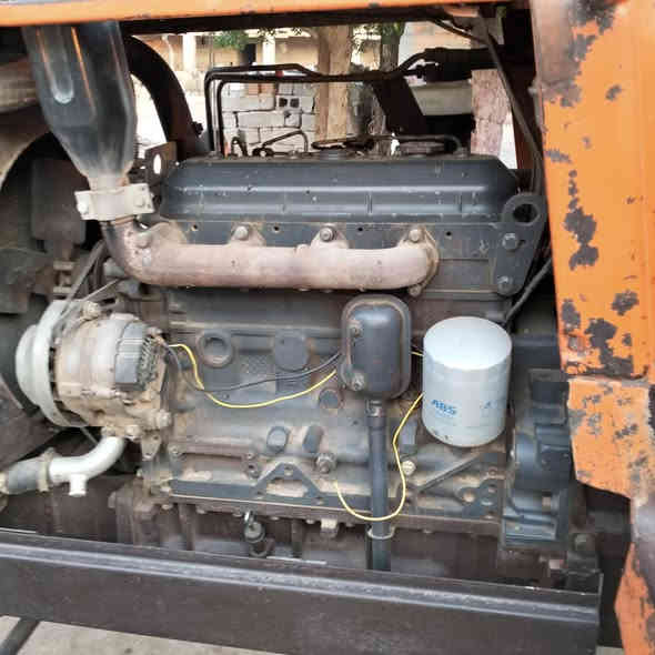 السلام عليكم مكينة للبيع موديل 81مكينه جديده تخم تاير جديد محرك كير اكسل وضع شركه  المكان واسط عزيزيه الاستفسار ***********
