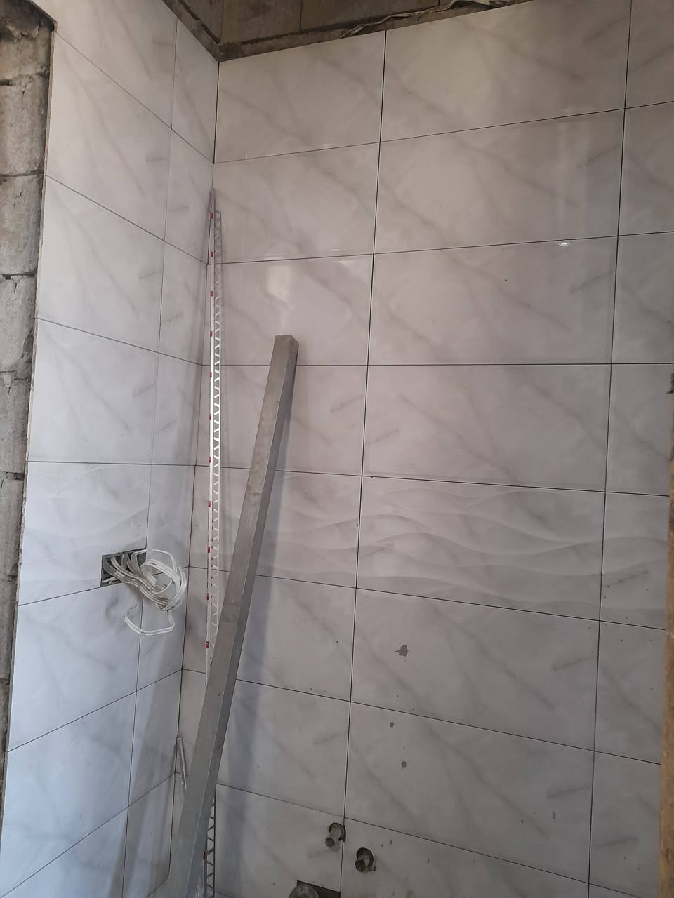 السلام عليكم خلفه سيراميك نشتغل متر على 4000 داخل موصل فقط***********
