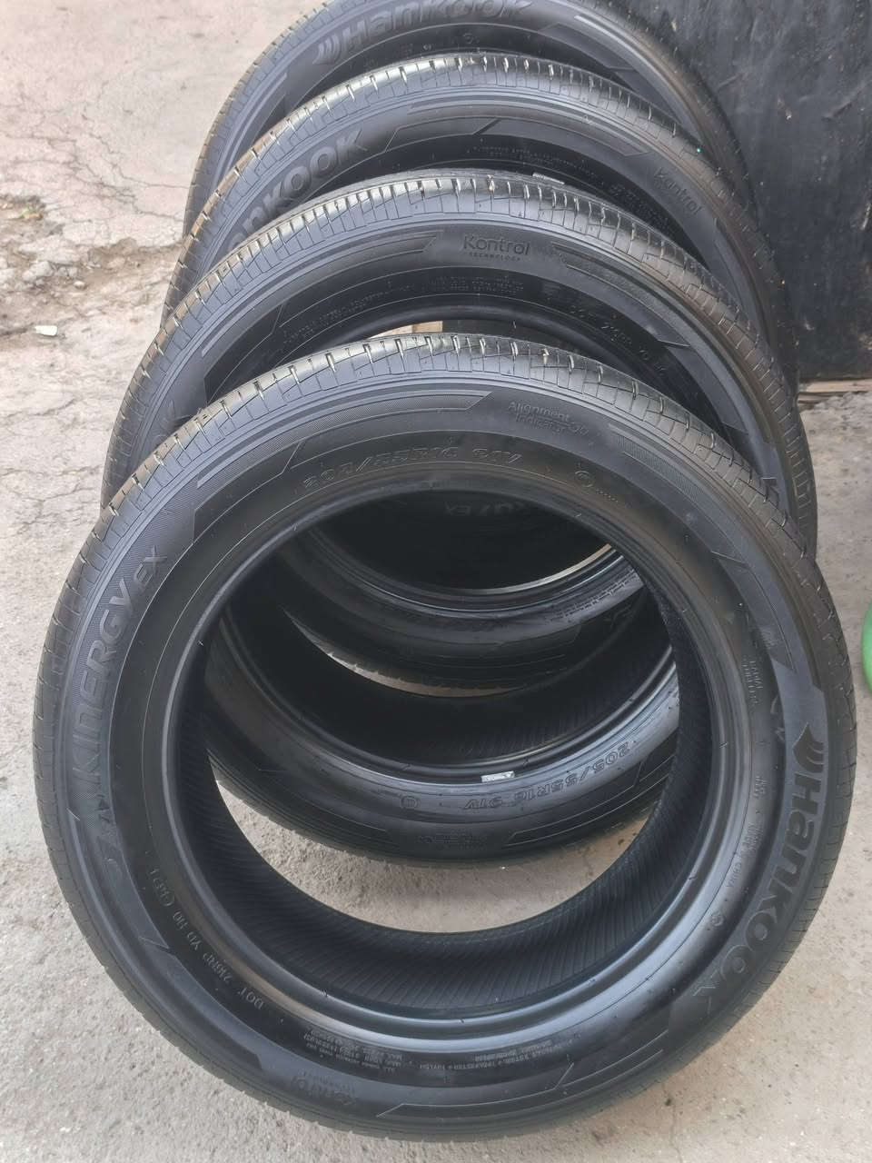 سلام عليكم تايرات كورلا اي سيارة يرهمن قياس 205/55/16نضاف جدا بس واحد بي فتيلة نضاف جدا شركة مال سيارة زيرو 120بيهن مجال *********** مكاني زعفرانية
