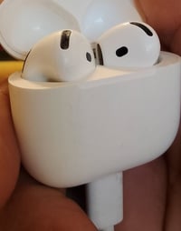 ايربدس جيل 4 • عازل صوت • أصلي