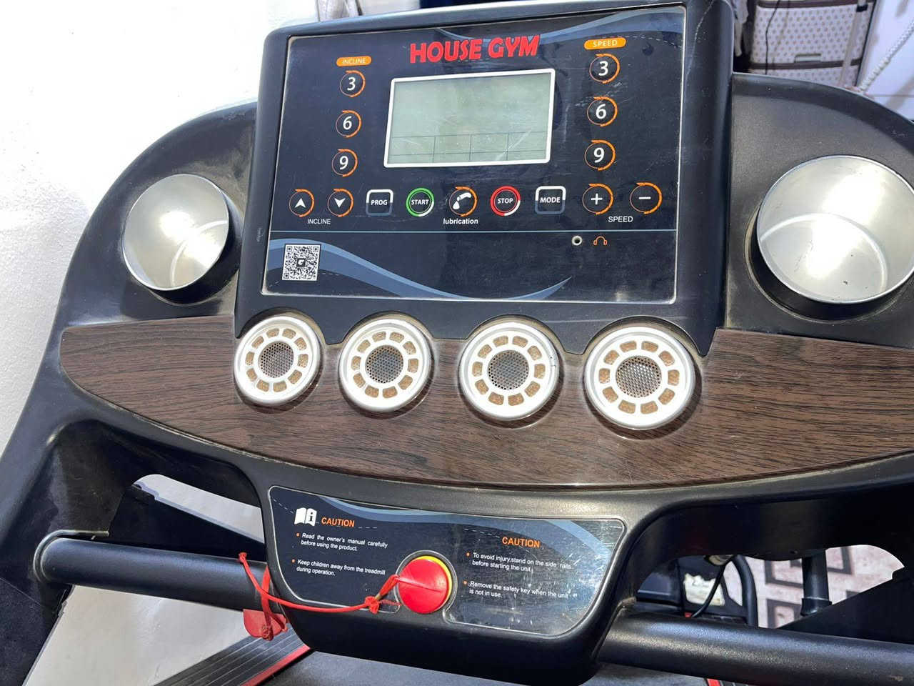 السلام عليكم جهاز جري غني على التعريف مال بيت استخدامه قليل كلش  قوي وبي مميزات هواي يتحمل اوزان عاليه بي هواي مودات سهل الاستخدام معروض ب350 وبي مجال 
عنوان بغداد حي اور 
رقم   ***********   واتساب موجود
