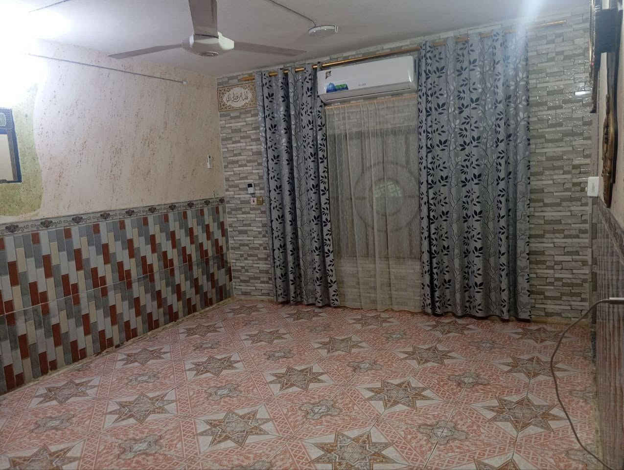 السلام عليكم
دار للبيع مساحة ٢٠٠ م  طابو صرف.
في حي الجهاد (زويريجات) موقع الدار مميز  ع الشارع الرئيسي مقابل الشط و العزة مباشرا 
للاستفسار الاتصال ع الرقم : ***********
