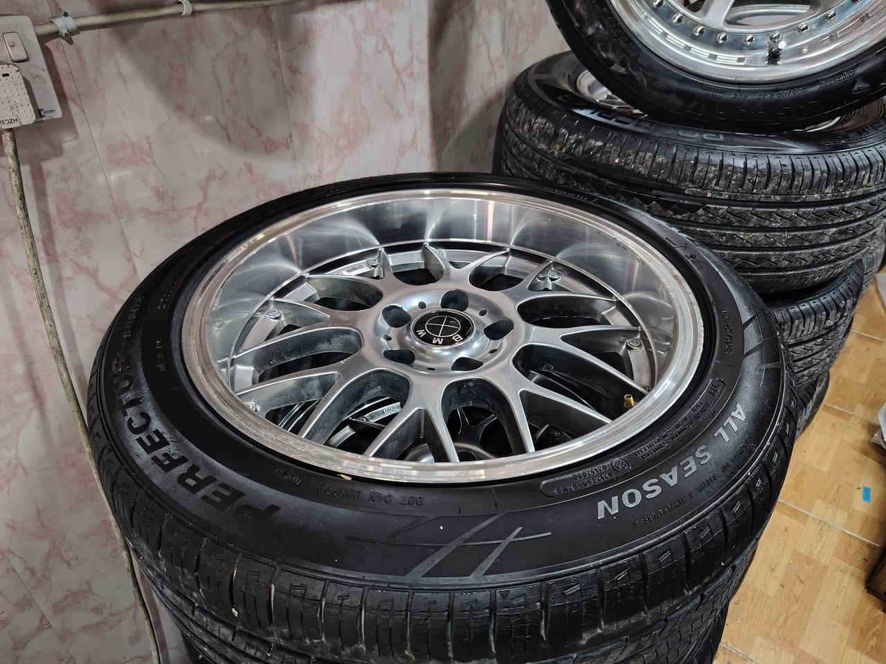 سڵاو هاوڕێیان  سوپاس بۆ وەرگرتنی پۆستەکەم
ڕۆژو تاعەتی هەمووان قبوڵ بێت
تایەو ویل و ئەشیای سکراب و تازە دەبڵ و سەرە دەبڵ و لەوی و بانص و وردە چیتان پێویست  بوو  پشتیوان بەخوا بەردەستە و گەیاندن هەیە بۆ هەموو عێراق 
ناونیشان  سلێمانی ئیبراهیم احمد بەرامبەر مزگەوتی بەرکێو
ژ.م      ***********
 ***********
