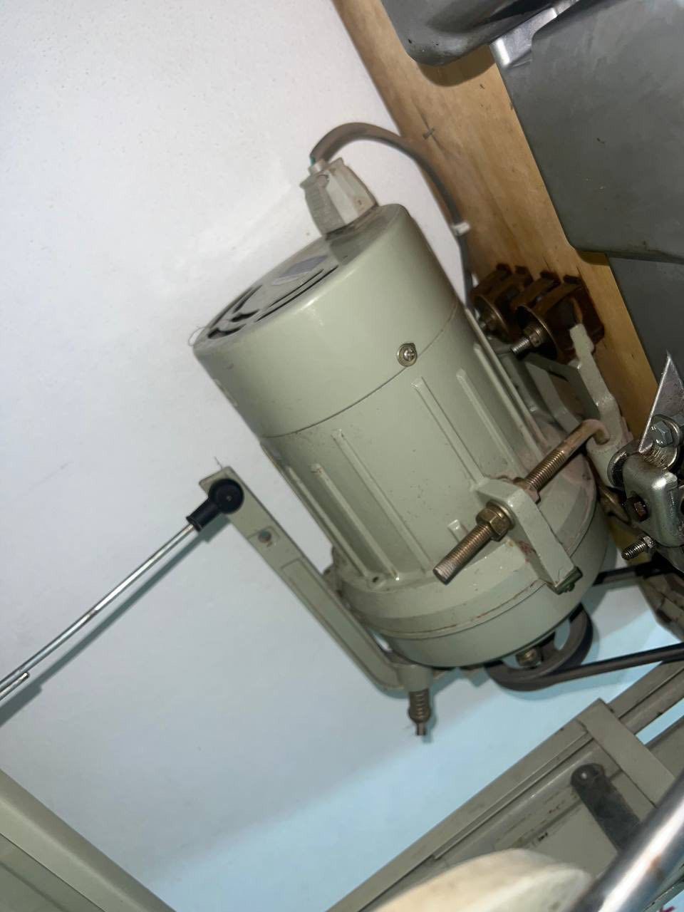 ماكينة خياطة صناعية GEMSY
غرزة مستقيمة
قوية وتتحمل الشغل
تخيط ناعم وما تقطع خيط
مع الطاولة والموطور
جاهزة للعمل فورًا
السعر خاص                                                                                       *********** واتساب
