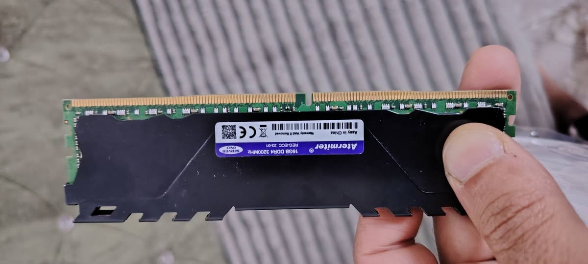 رام 16GB للبيع
قطعه جديده مال سيرفرات شغال 100٪
16GB 3200 قطعه وحده
السعر 60 الف 
مكاني بغداد / ***********
