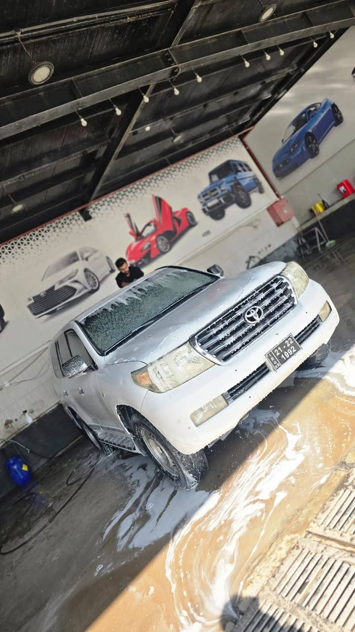 ساخ کۆدی بۆ کراوە ١٧٠ گەلا
ناوزەرد فۆرمیکا شاشەو کامێرا پێشو دوا 
مەرکەزی و سەلاجە
٣ ریز کوشن لێگزز
دەسک ستیل
ساخ
ھەموو گیانی بەشەرت نمونە لە جوانی 
***********
