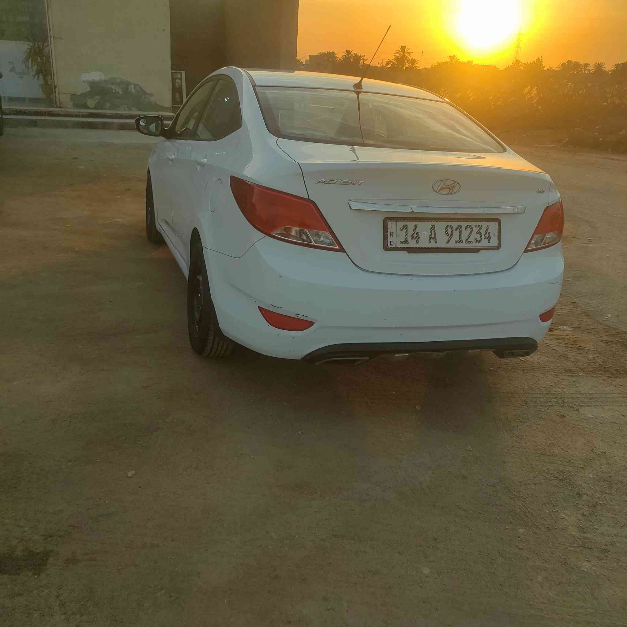 اكسنت موديل 16 بأسمي سيارة جاهزة للاخير كير محرك حدادة
بيها صبغ مشأر 
السعر98 
***********
