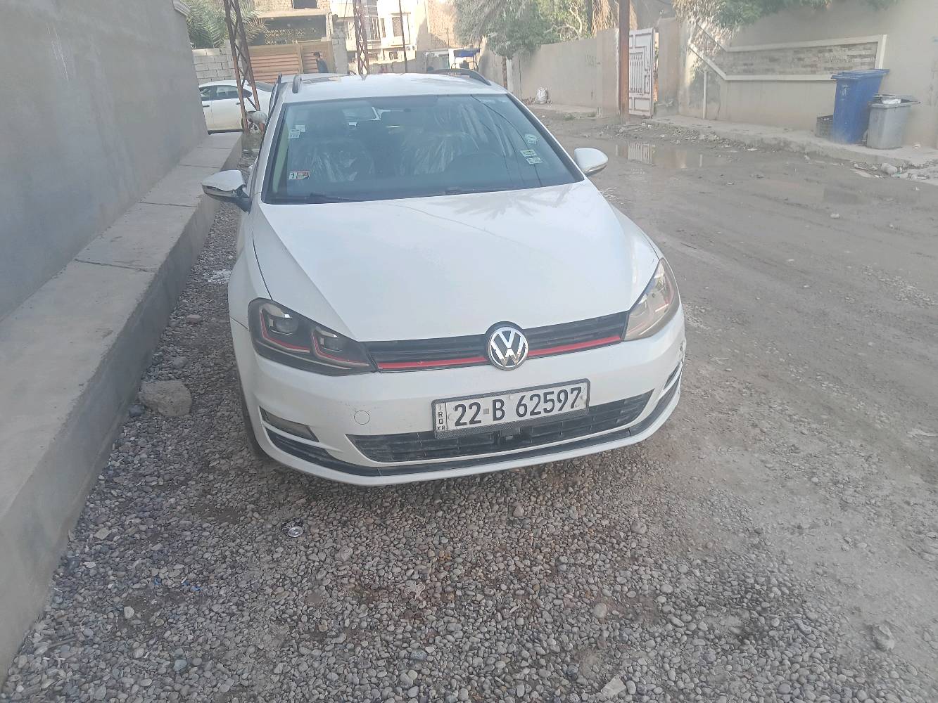 للبيع فولكس فاجن موديل حديث، لون أبيض، بحالة ممتازة من الداخل والخارج. السيارة نظيفة ومصانة بشكل جيد، ومجهزة بوسائل الراحة الأساسية. إذا كنت تبحث عن سيارة موثوقة وأنيقة للعائلة، فهذه السيارة هي الخيار الأمثل لك.