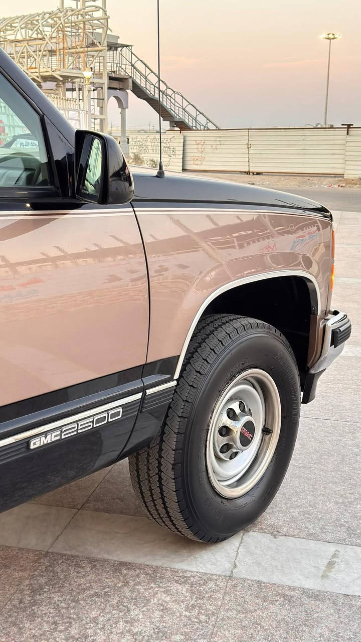 ﷽
‏‎ماشاءالله تبارك الرحمن 

‏‎سلام عليكم
هاي السياره فقط ليدور جديد ومميز 
 للبيع بهبهاني جمس موديل 1994  رقم الانبار انكليزي بسمي تحويل ثاني يوم.مكينه .454.كير 1000. تبريد  3  قطع ثلج  سياره ماشيه 185 الف حقيقي مكفوله كفاله عامه من الصبغ والضربه والتبديل والكص السياره على وضع الشركه سبير الشركه مانزل  كتلوكات الشركه  موجود حداده جديد تخم تاير برجستون جديده جاهزه مابيها نقص برغي 
 وبا العافيه  لتكون من نصيبه مكان السياره البصره اي ستفسار ***********  اخوان الشراي يتصل ويعرف السعر مامتواجد على الفيس 

‭
