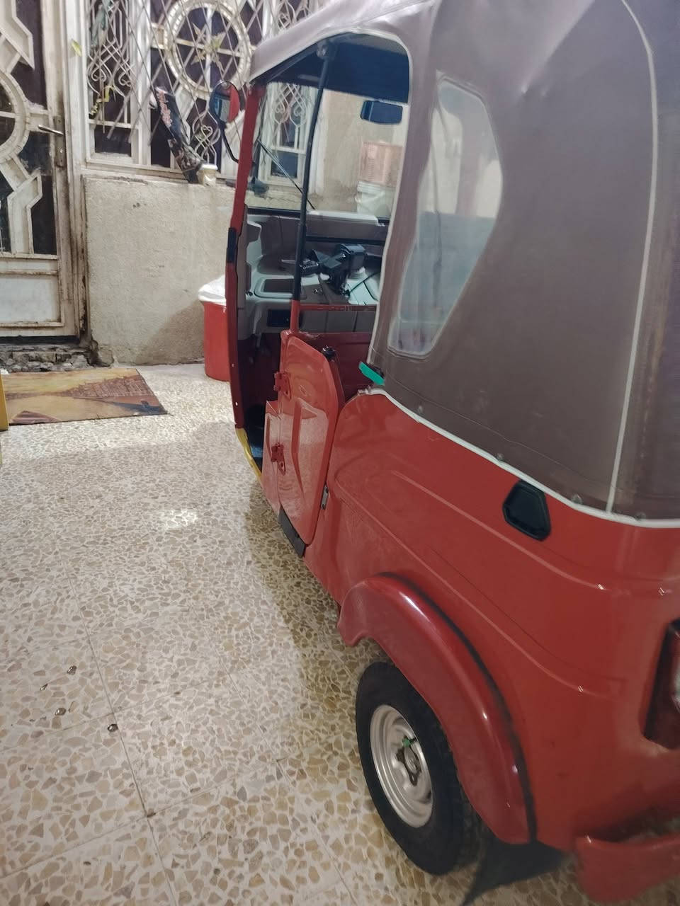 سلام عليكم تكتك مديل 22 مكفوله كفاله عامه
عده تعمير خياس تكتك خير من الله رقم وسنويه
تكتك جاهزه مانقصهة اي شي
مكان العماره ساحت العرضات قرب شؤن مرئه
باقي تفاصيل 
***********
