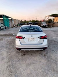 نيسان فيرسا • بصرة