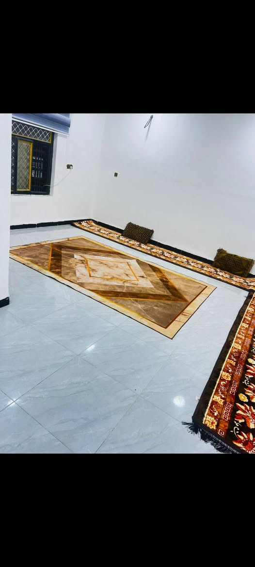 بيت طابو زراعي سند 25 للبيع
الديوانية خلف شقق الزيتون مجمع ابو لمى 
مساحة البيت 300متر واجهة 11ونزال 28 الأساس كونكريت صب مركزي خباطة مركزية وبم بناء طابوق مساحة البناء الفعليه 120متر غرفتين 4× 4 وحده والثانية 4 × 3ونص صالة 6× 3 مطبخ 4× 3 مفتوح على صاله براني 5× 4 مفتوح على صاله نظام غربي البيت كله صحيات داخليه 3متر×2و80 غربي بيها صحيات خارجيه الكراج 15متر الحديقه جهتين بيها يمين ويسار والكراج بالنص بيبان الغرف ترگي درجة اولى الشبابيج والبيبان الخارجي والداخلي والخلفي تسكام ثقيل 4ملم السطح شتايكر السقف شيلمان ثقيل شرط ومثبت كل شيئ بالفديوات. البيت الصاله والبراني والمطبخ جبسن بورد سحبات واناره وصبغ كامل البيت جاهز نقص ستاره فقط السياج بلوك فقط كهرباء درجة اولى جاهز مجهز سبب البيع اريد مساحة اكبر لاغير السعر ( 70 مليون) معملتة جاهزه بالتطويب ومرقم من البلدية رقم الدار 411 مقاطعة 61 صدر اليوسفيه  للأستفسار الاتصال على 👈 ***********
