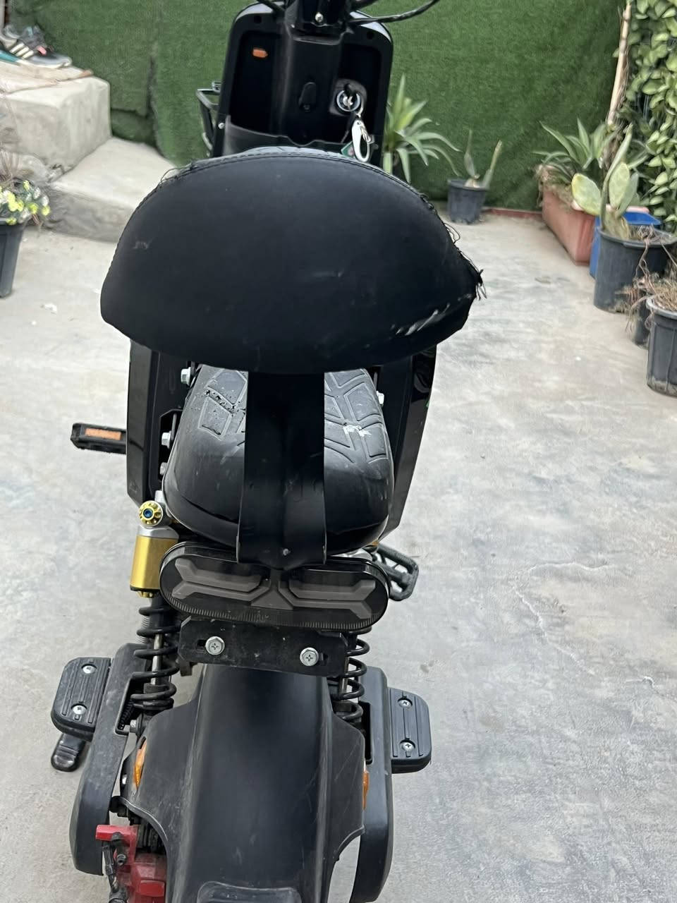 سلام عليكم. 
دراجه شحنR9 الحجم الكبير 
دراجه  جديدةمصار شهر ونص من مشترية 
5بطاريات  دراجه بيها نظامR بك خلفي 
بيها بلوتوث  لدات امامية خلفية  تدعم شريحةNFC دراجه كلش نضيفة مابيها اي خلل او نقص السعر450 الف. مكاني العطيفية او المنصور ***********
