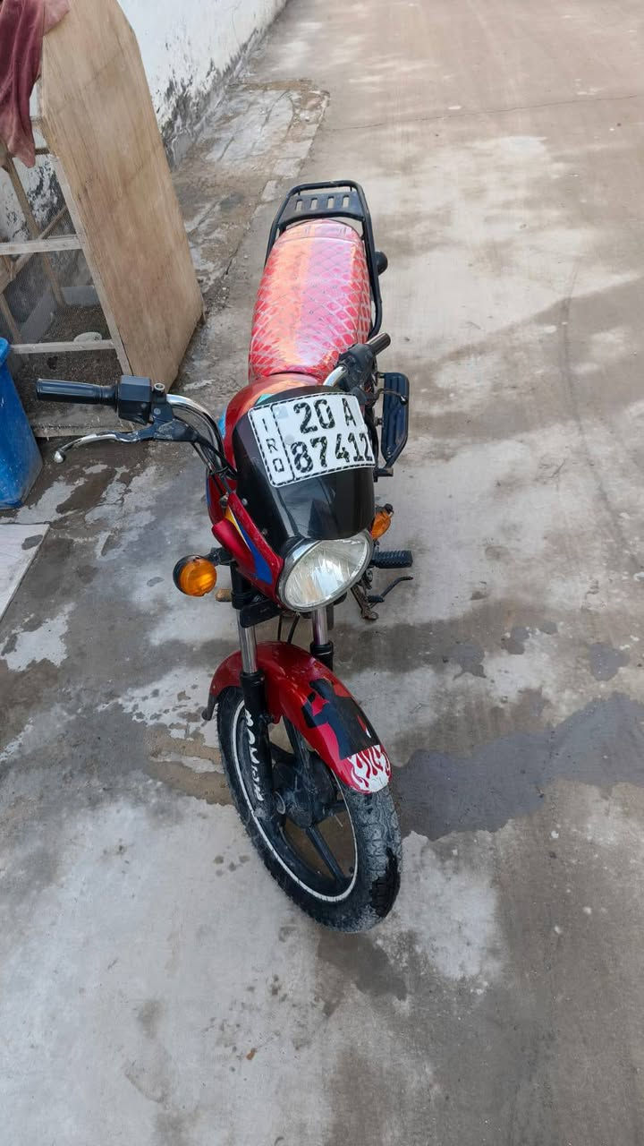 سلام عليكم دراجة بوكسر مودل ٢٠نضيفة مكينة ممفتوحه لوحة إنكليزي، مكان ديالى بعقوبة ***********
