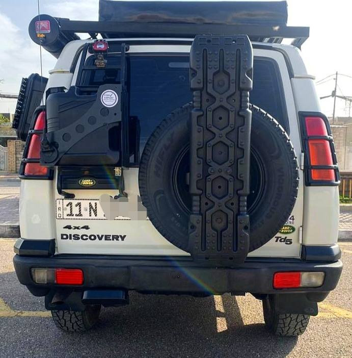 #ملاحظة/ مكلف بالنشر
الرجاء الإتصال او مراسلة راعيها فقط ***********
للبيع او المراوس حسب القناعة
Land Rover Discovery 2
موديل 2000. 
▪️محرك TD5 "گاز" 5 سلندر 2.5 / أنـجكتر 
▪️گير أُوتوماتيك 4X4
▪️نظام سبورت 
▪️نظام ABS 
▪️دعامية أمامية ARB
▪️منضدة مطوية 
▪️دوسات جانبية.
▪️سيباية Aluminum Boiled.
▪️خيمة سقف +CAMP. جلكان +CAMP.
▪️خزان ماء. 
▪️درع بلاستك حماية جام خلفي مع حقيبة مع مجرفة. 
▪️درع حديد أمامي اسفل أصلي (  Land Rover ) 
▪️شاشة مع كاميرا خلفية وأمامية 
▪️تخم تاير جديد مع السبير ( 5 ) قبل اسبوع شادهن
▪️تبريد ثلج. 
▪️رقم بغداد. سنوية وهزة جديدة بإسم راعيها لغاية2031
▪️لايت مع بلوجكترات زنون . مع LED Bar وبلوجكتر بنيد. 
▪️أكسل أمامي وخلفي جديد. 
▪️جميع الكهربائيات شغالة. 
▪️السيارة مكفولة من التبديل والقطع والحادث فقط بارد وتكحيل في الجهة الايسر الخلفية.
#السعر ( 145) قابل للتفاوض
