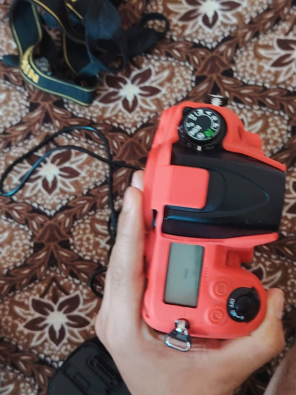 سلام عليكم كامره نيڪوטּ 7000d مع عدسه 55-200
لڪامࢪه مستخدمه بس بمحࢪ۾ شتر 8k
ملاحضه. الڪامࢪه شدخ واحد مابيها. نضافه 99
ملاحقاتها. 
جنطه +ڪࢪيب حامل لبطاريات +حزام ڪتف +بطاريات 2 وياها +جيلاتين احمࢪ +شاحنه وكيبلها +وࢪا۾ 16
السـعࢪ 425الف قفل ***********
