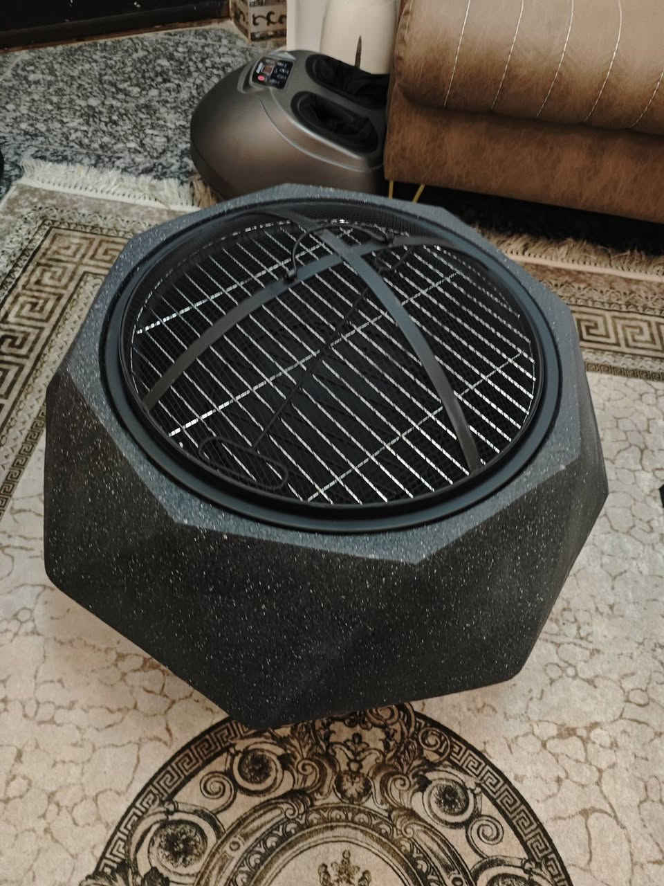 متوفر شواية فحم اوربية حجر صناعي قطر 60سم ارتفاع 40سم وزن 15كيلو مناسبة لجميع انواع المشاوي للاستفسار راسلني تدلل ((((***********))))
