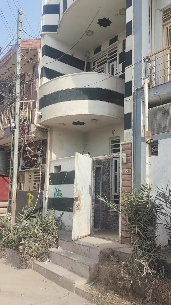 بيت لبيع المساحه ٥٠متر بناء طابوك بحي الإمام علي عليه السلام البيت طابقين يحتوي عله ستقبال صارله مطبغ غرفتين حمامات(3)   ***********.
